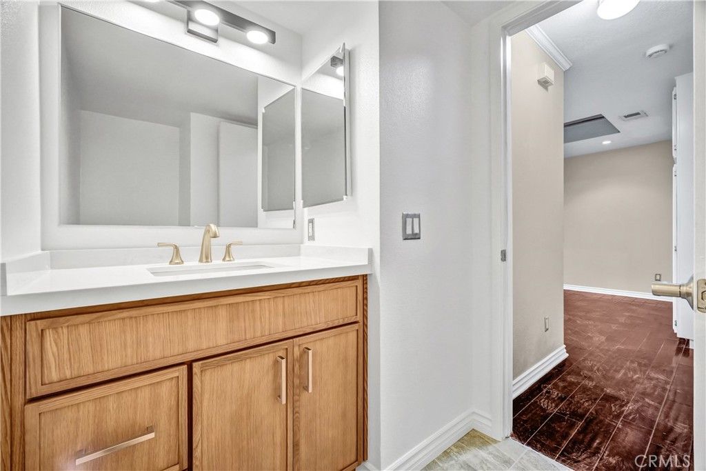 Image 17 of property listing at 2325 S Mira Court 140, Anaheim, CA 92802