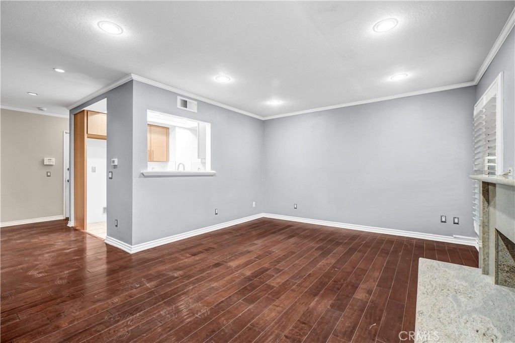 Image 9 of property listing at 2325 S Mira Court 140, Anaheim, CA 92802