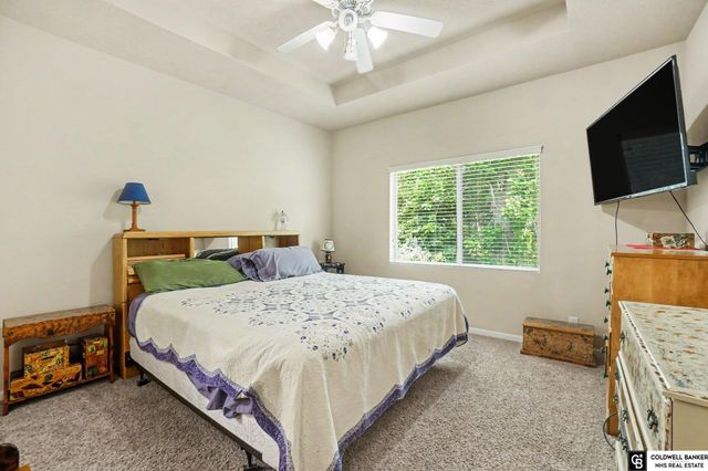 14206 Potter Parkway, Omaha, NE 68142
