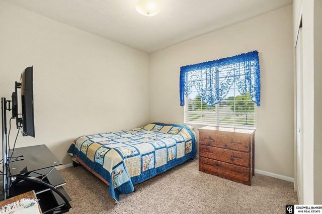 14206 Potter Parkway, Omaha, NE 68142