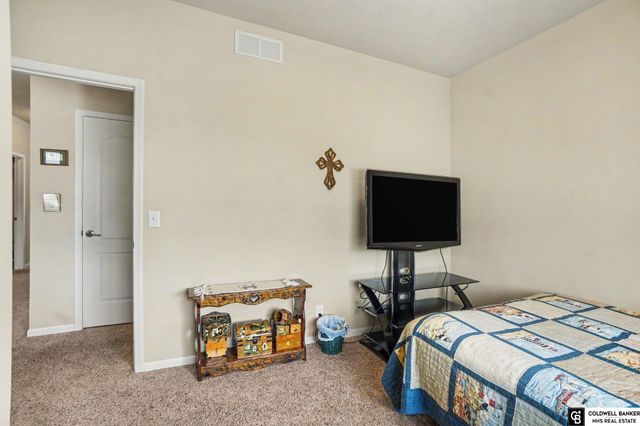 14206 Potter Parkway, Omaha, NE 68142