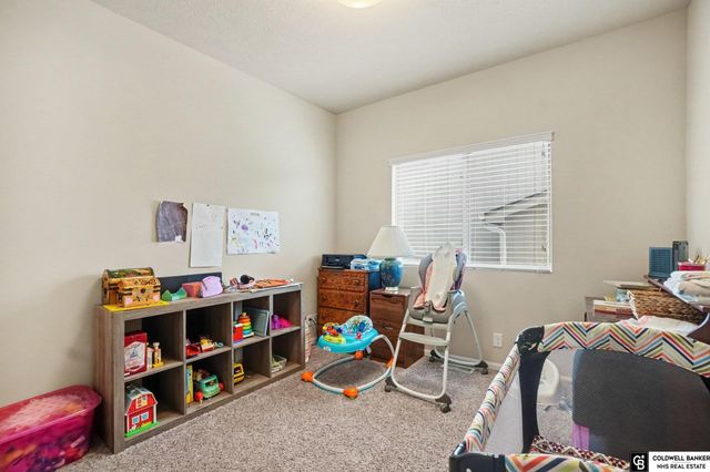 14206 Potter Parkway, Omaha, NE 68142