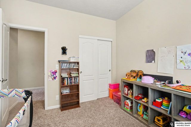 14206 Potter Parkway, Omaha, NE 68142