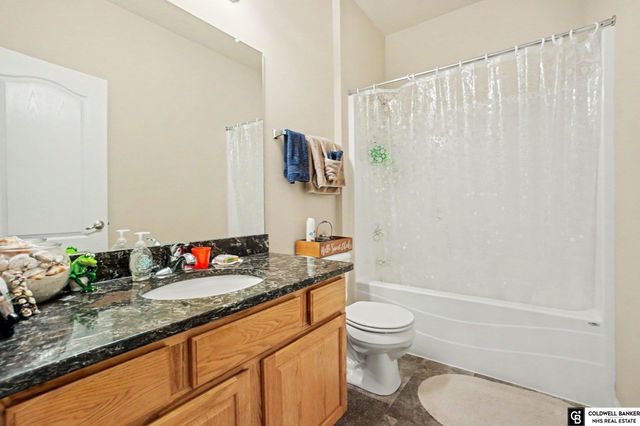14206 Potter Parkway, Omaha, NE 68142