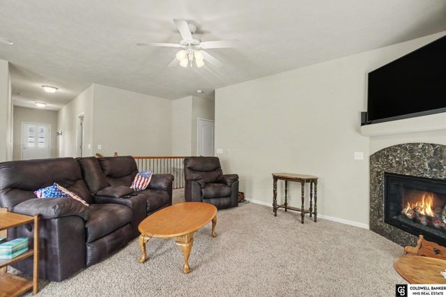 14206 Potter Parkway, Omaha, NE 68142