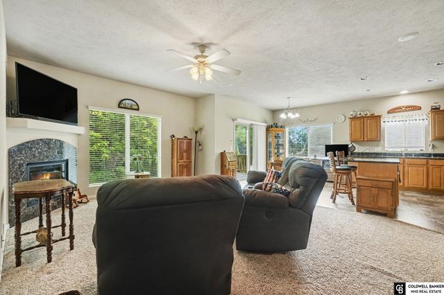 14206 Potter Parkway, Omaha, NE 68142