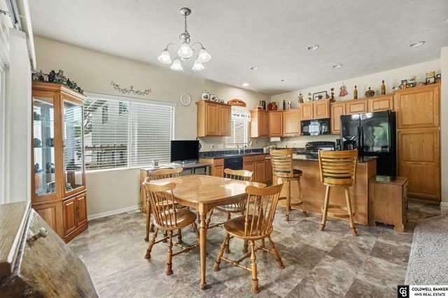 14206 Potter Parkway, Omaha, NE 68142