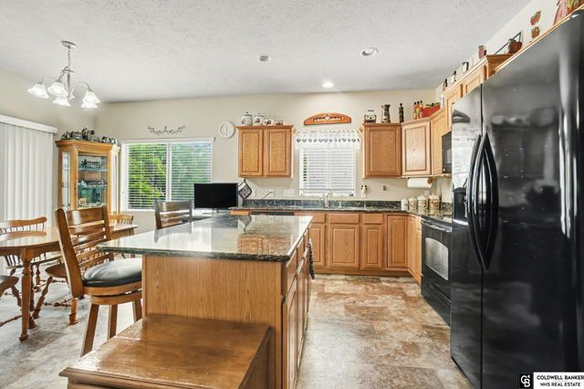 14206 Potter Parkway, Omaha, NE 68142