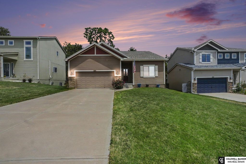 14206 Potter Parkway, Omaha, NE 68142