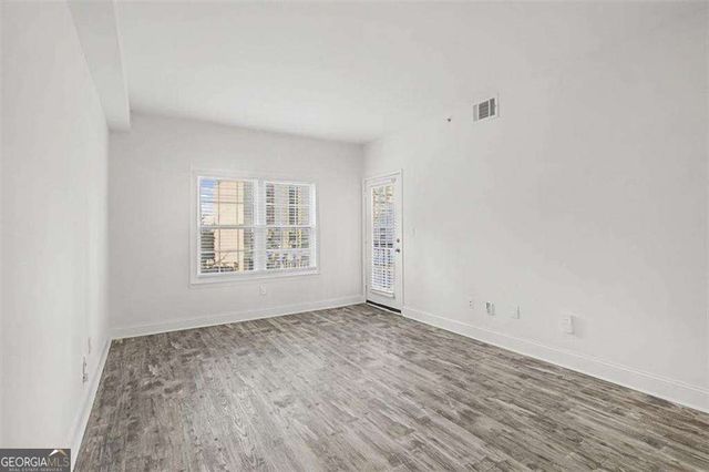 1074 Peachtree Walk NE B322, Atlanta, GA 30309