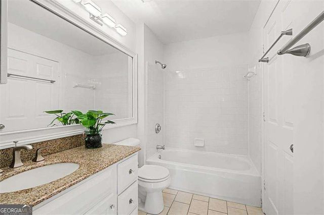 1074 Peachtree Walk NE B322, Atlanta, GA 30309