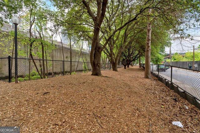 1074 Peachtree Walk NE B322, Atlanta, GA 30309