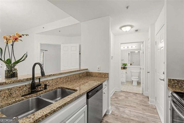 1074 Peachtree Walk NE B322, Atlanta, GA 30309