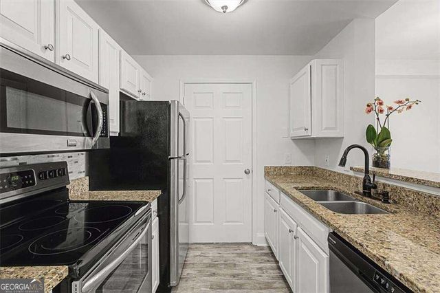 1074 Peachtree Walk NE B322, Atlanta, GA 30309