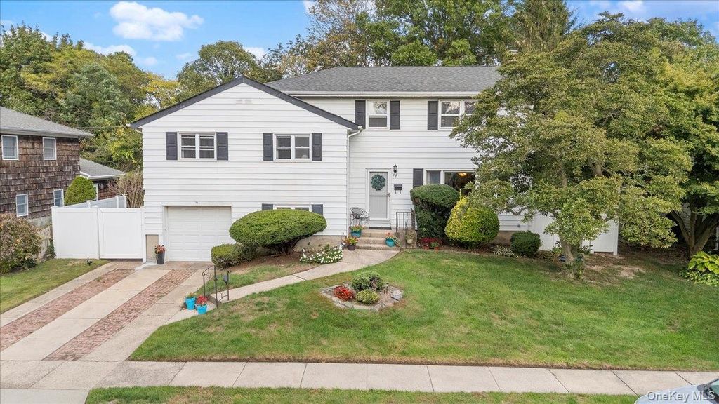 86 Caffrey Avenue, Bethpage, NY 11714