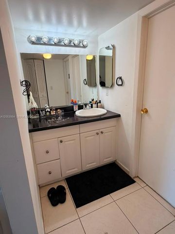 3475 N Country Club Dr 603, Aventura, FL 33180
