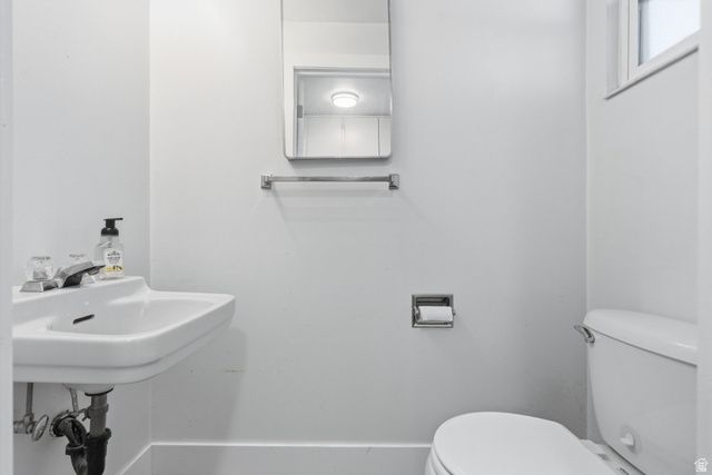 581 W GREENLEAF DR, Murray, UT 84123