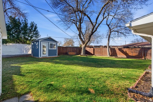 581 W GREENLEAF DR, Murray, UT 84123