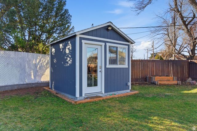 581 W GREENLEAF DR, Murray, UT 84123