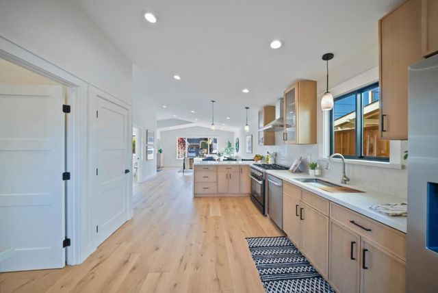 604 Oak Drive, Capitola, CA 95010