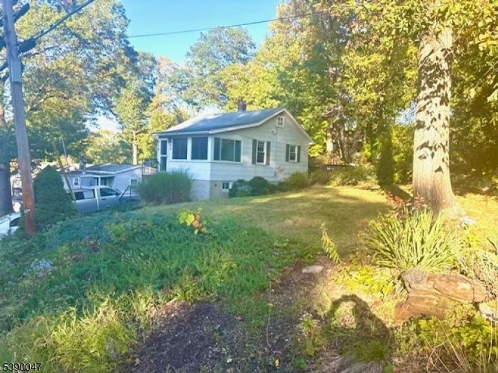 58 E Shore Rd, Jefferson Twp., NJ 07849
