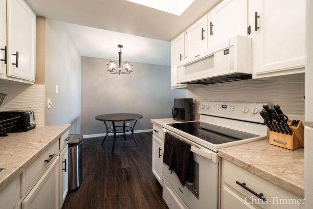 75 Old Mill Drive 17, Holland City, MI 49423