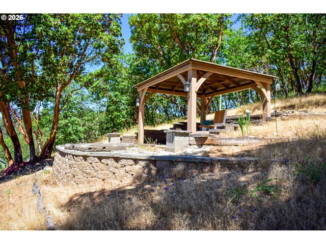 799 Three Pines Rd, Grants Pass, OR 97526