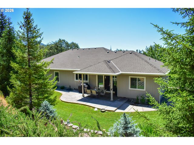 799 Three Pines Rd, Grants Pass, OR 97526
