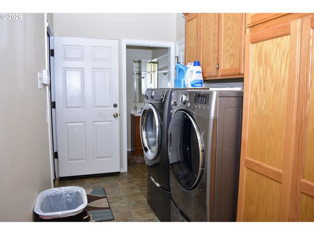 799 Three Pines Rd, Grants Pass, OR 97526