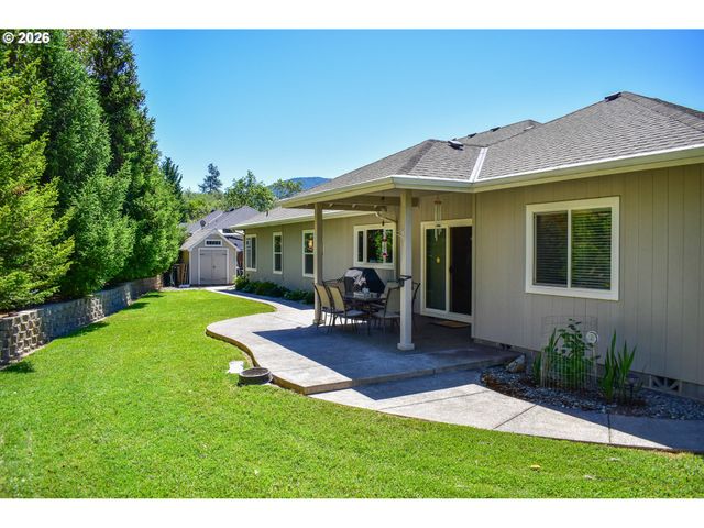 799 Three Pines Rd, Grants Pass, OR 97526