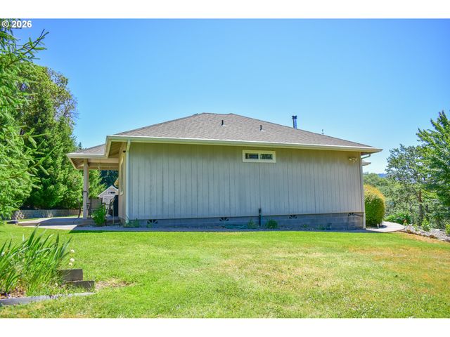 799 Three Pines Rd, Grants Pass, OR 97526