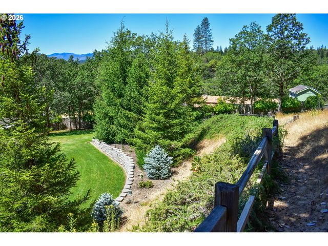 799 Three Pines Rd, Grants Pass, OR 97526