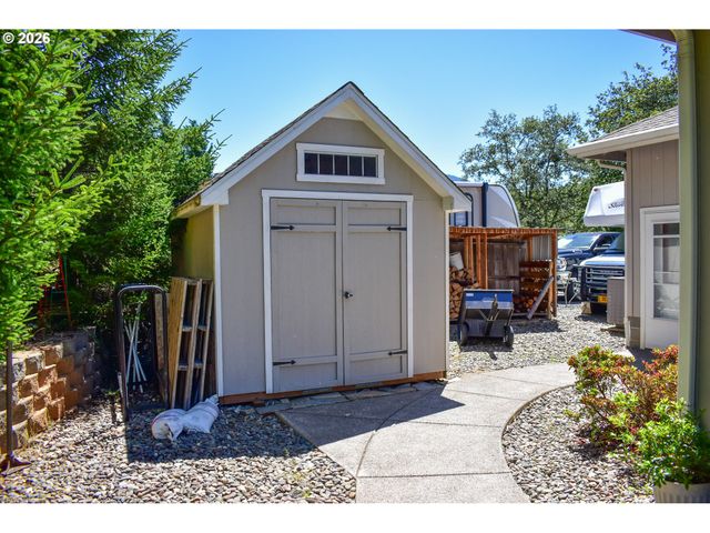 799 Three Pines Rd, Grants Pass, OR 97526