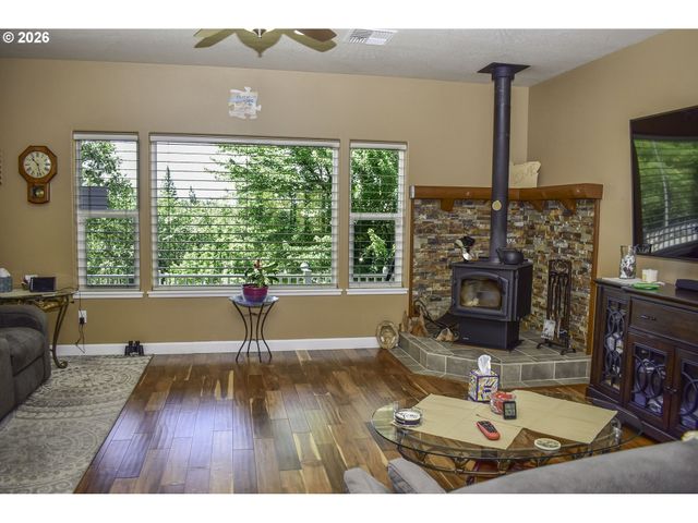 799 Three Pines Rd, Grants Pass, OR 97526