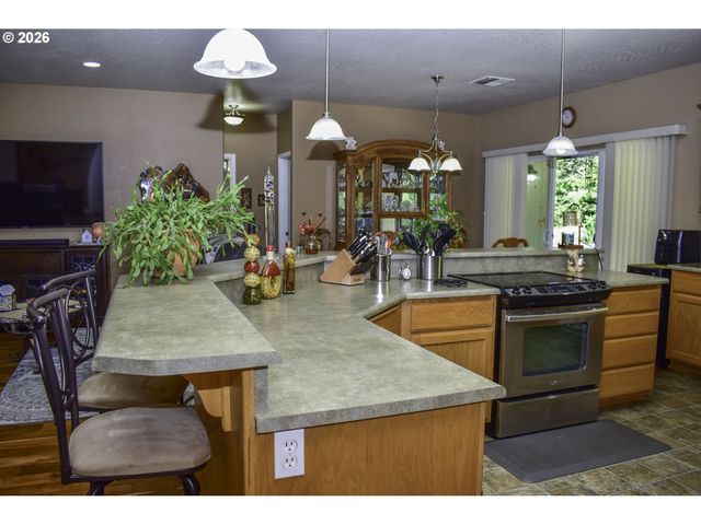 799 Three Pines Rd, Grants Pass, OR 97526