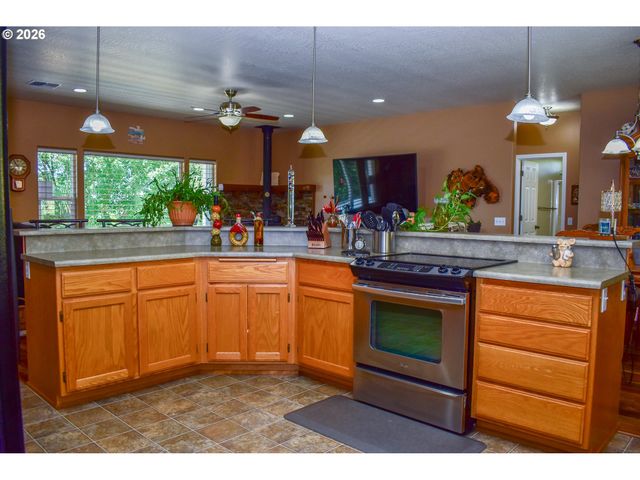 799 Three Pines Rd, Grants Pass, OR 97526