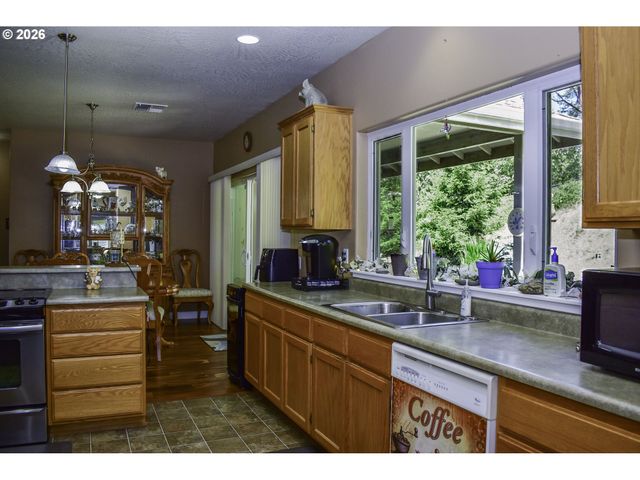 799 Three Pines Rd, Grants Pass, OR 97526