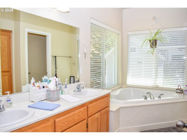 799 Three Pines Rd, Grants Pass, OR 97526