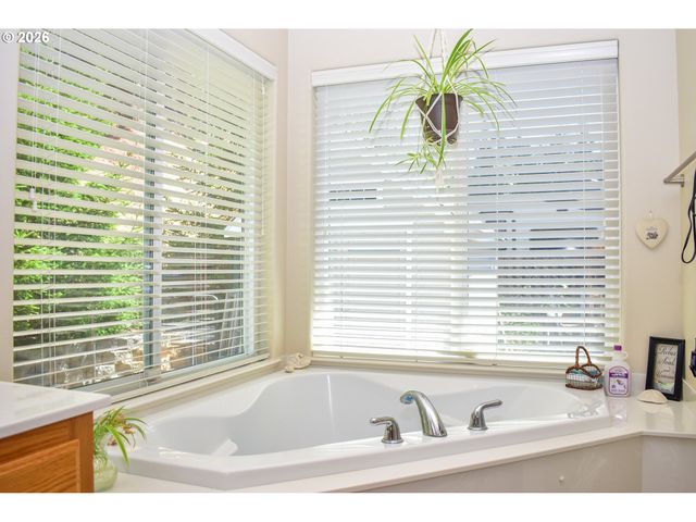 799 Three Pines Rd, Grants Pass, OR 97526
