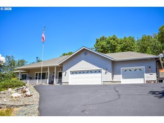 799 Three Pines Rd, Grants Pass, OR 97526