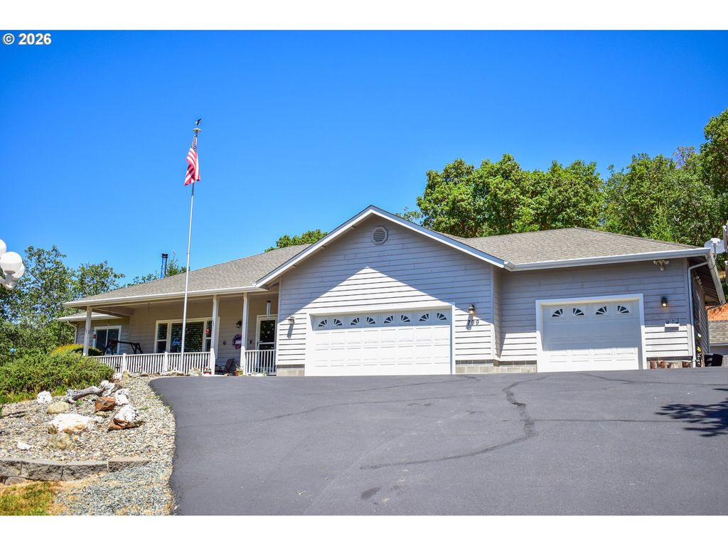 799 Three Pines Rd, Grants Pass, OR 97526