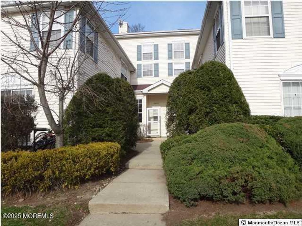 1079 Roseberry Court, Morganville, NJ 07751