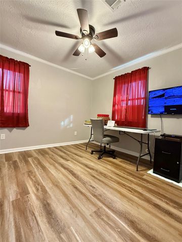 570 Moreland Street, Vidor, TX 77662