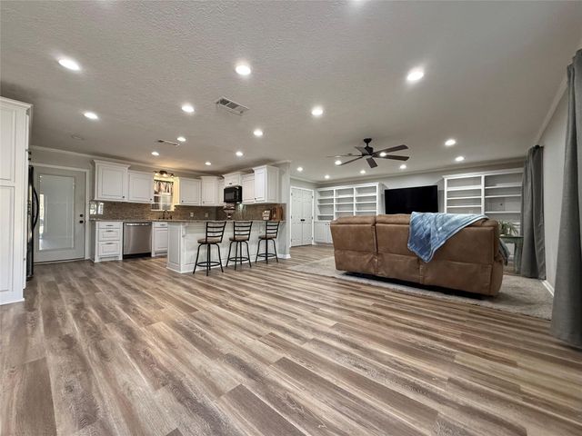 570 Moreland Street, Vidor, TX 77662