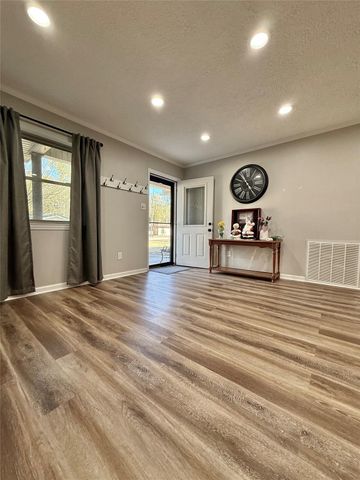 570 Moreland Street, Vidor, TX 77662