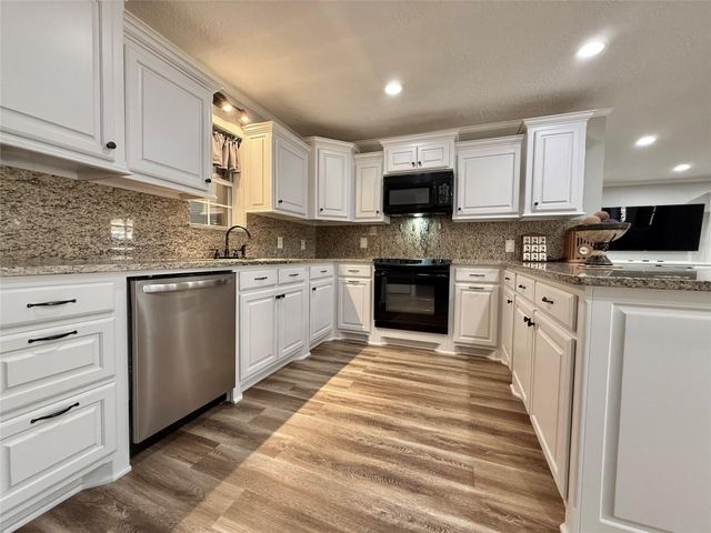 570 Moreland Street, Vidor, TX 77662