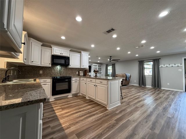 570 Moreland Street, Vidor, TX 77662