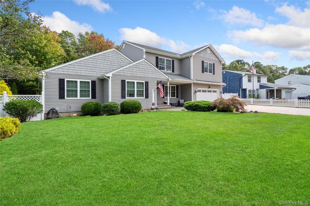 27 Evelyn Court, Manorville, NY 11949