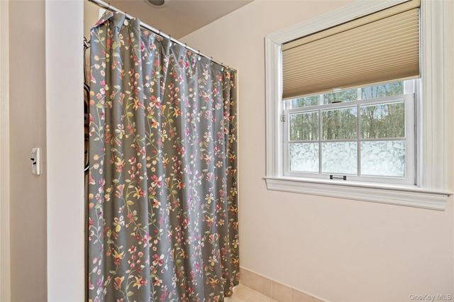 27 Evelyn Court, Manorville, NY 11949