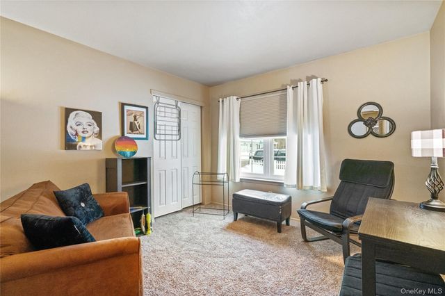 27 Evelyn Court, Manorville, NY 11949